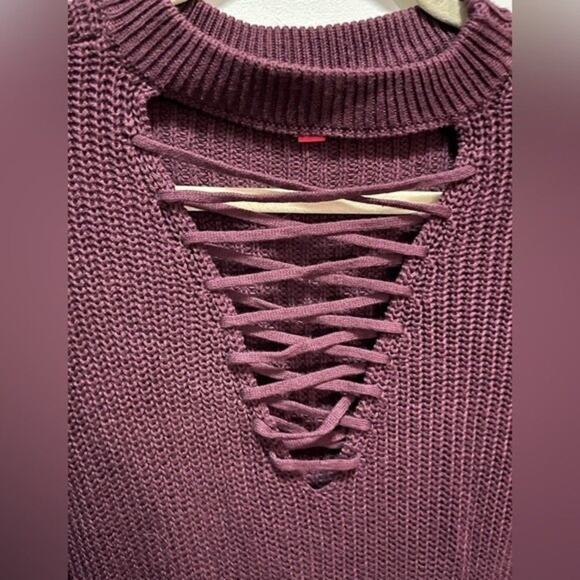 GUESS Burgundy Maroon Crisscross Sweater Size XL - Picture 7 of 9